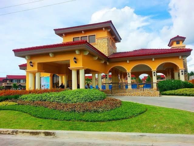 Relaxing Home At Camella Bacolod, Near Airport, Rockwell, Terminals, Famous Resto Екстер'єр фото
