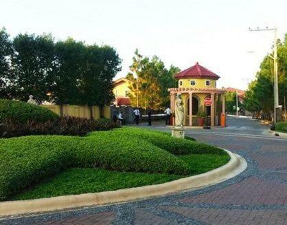 Relaxing Home At Camella Bacolod, Near Airport, Rockwell, Terminals, Famous Resto Екстер'єр фото